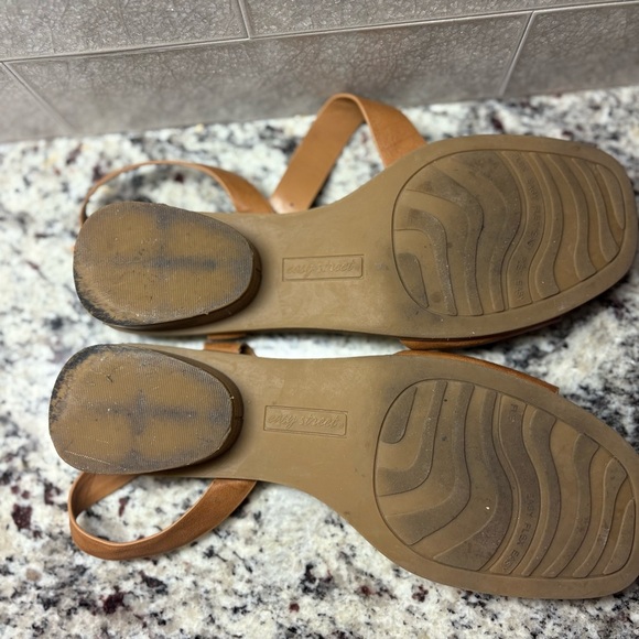 Easy Street Women's Tigris Heeled Sandal 👡 Size 9 | Tan Color - Picture 11 of 11